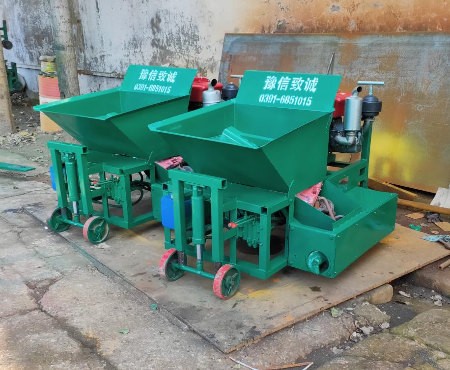 公路攔水帶滑模機2臺準備發貨南陽